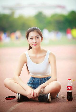 公交车上惊魂4P事件？！邻居的秘密与<strong>催眠</strong>的真相！