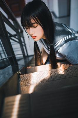 震惊！这位暴躁少女的CSGO视频竟有如此多惊人瞬间，你看过几个？
